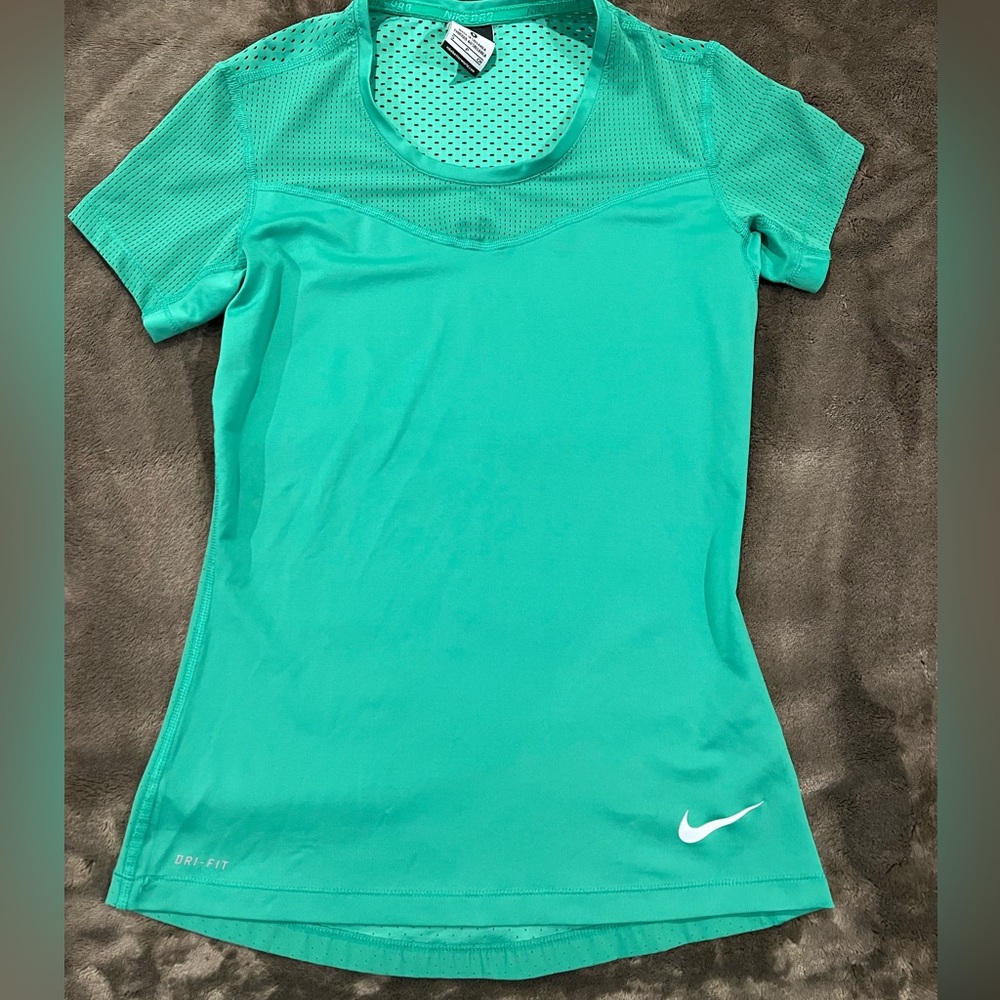 Women’s Nike Dri-fit Performance Tee Sz Small Pre-Owned Green